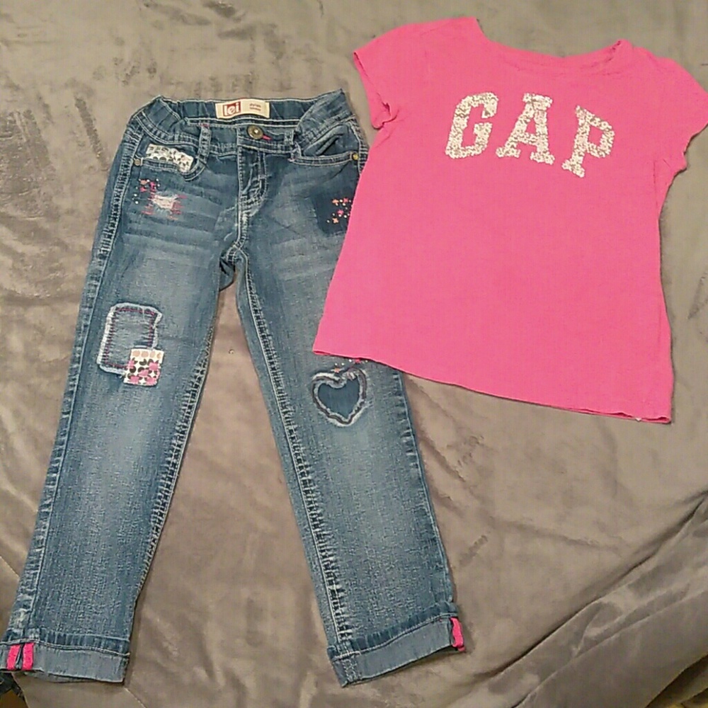 Lei Capri's with pink sparkle flowered Gap shirt